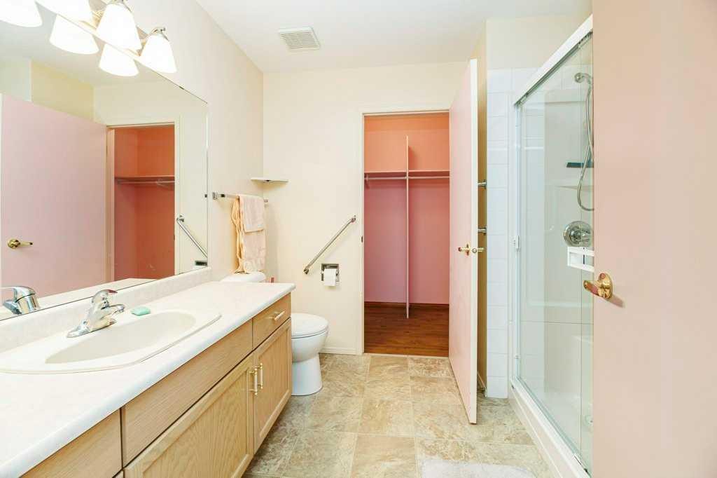 61-2816 Botterill Crescent, Red Deer, AB - Indoor Photo Showing Bathroom