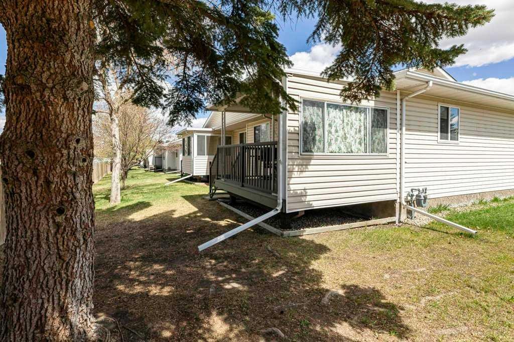 61-2816 Botterill Crescent, Red Deer, AB - Outdoor