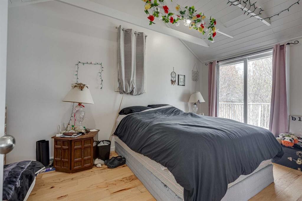 4212 C + E Trail, Lacombe, AB - Indoor Photo Showing Bedroom