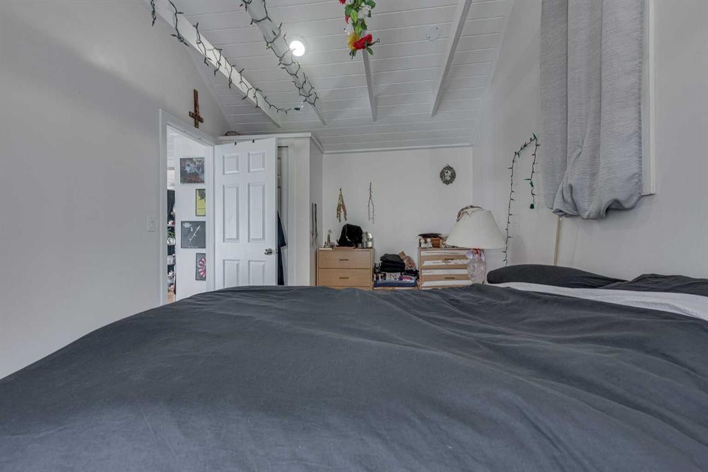 4212 C + E Trail, Lacombe, AB - Indoor Photo Showing Bedroom