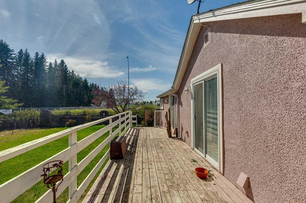 4212 C + E Trail, Lacombe, AB - Outdoor