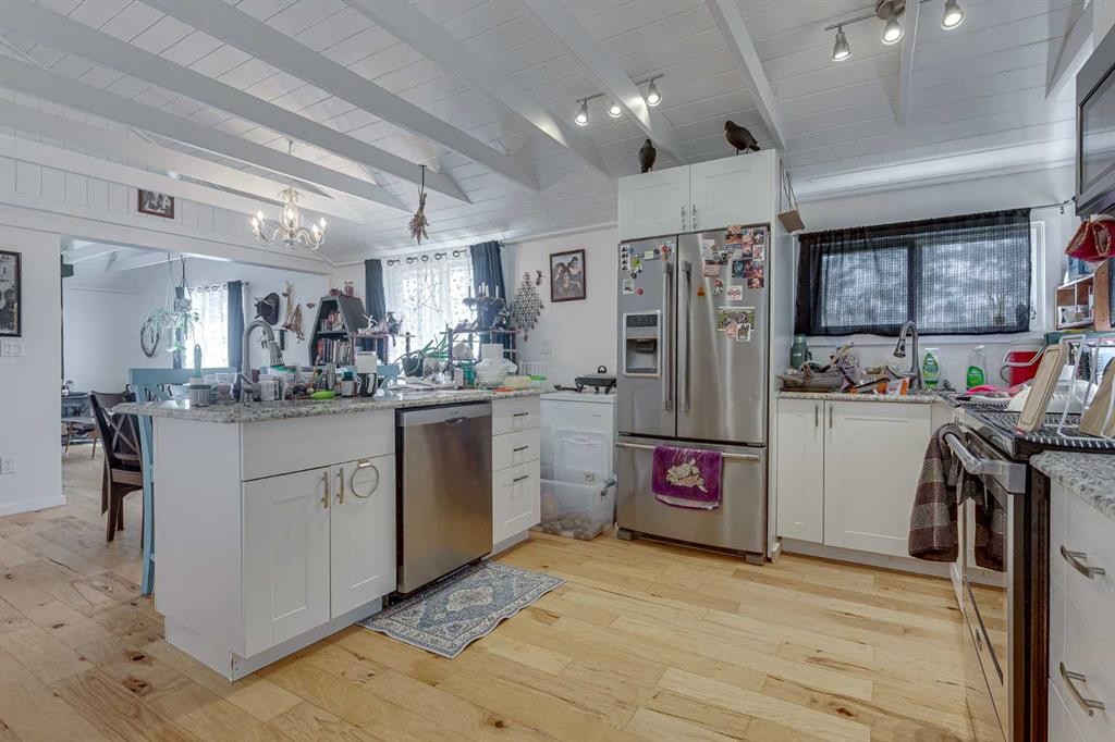 4212 C + E Trail, Lacombe, AB - Indoor Photo Showing Kitchen
