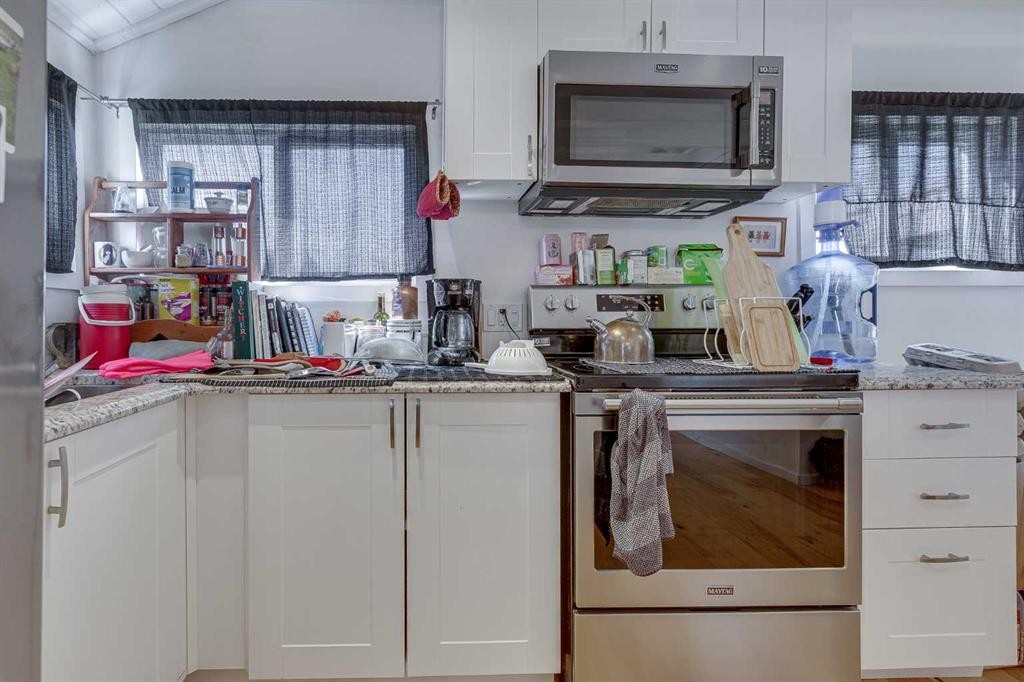 4212 C + E Trail, Lacombe, AB - Indoor Photo Showing Kitchen