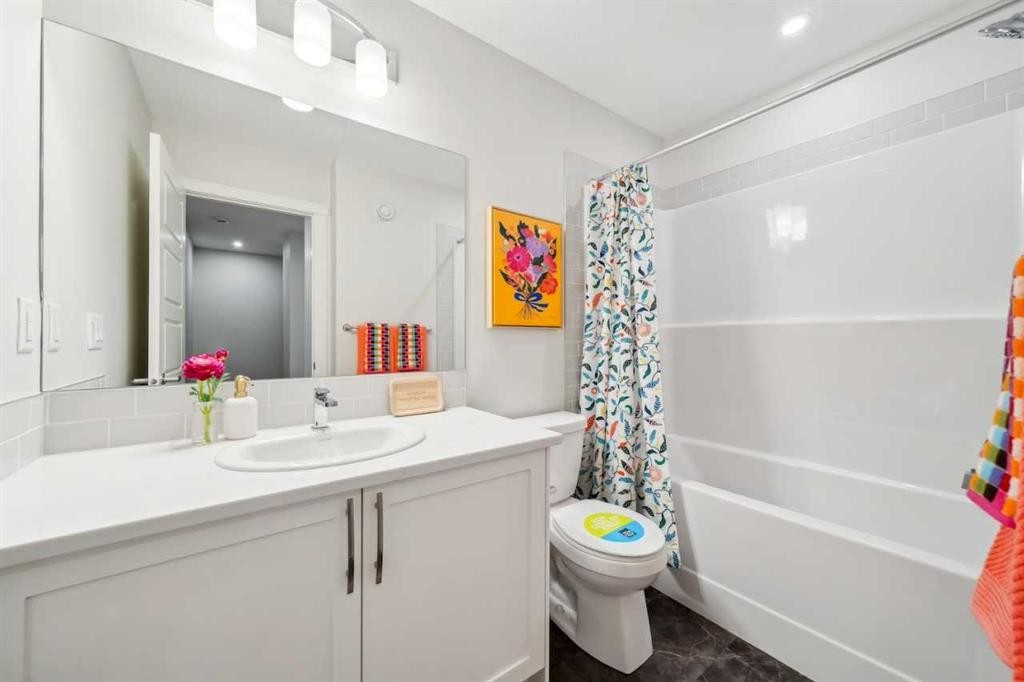 229 Vantage Drive, Cochrane, AB - Indoor Photo Showing Bathroom