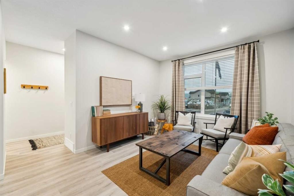229 Vantage Drive, Cochrane, AB - Indoor Photo Showing Living Room
