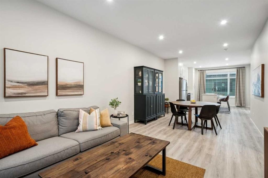 229 Vantage Drive, Cochrane, AB - Indoor Photo Showing Living Room