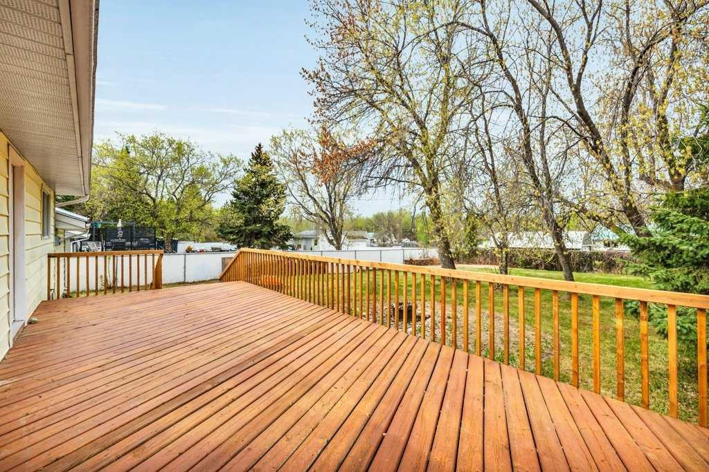 4809 32 Street, Mulhurst Bay, AB - Outdoor With Deck Patio Veranda With Exterior