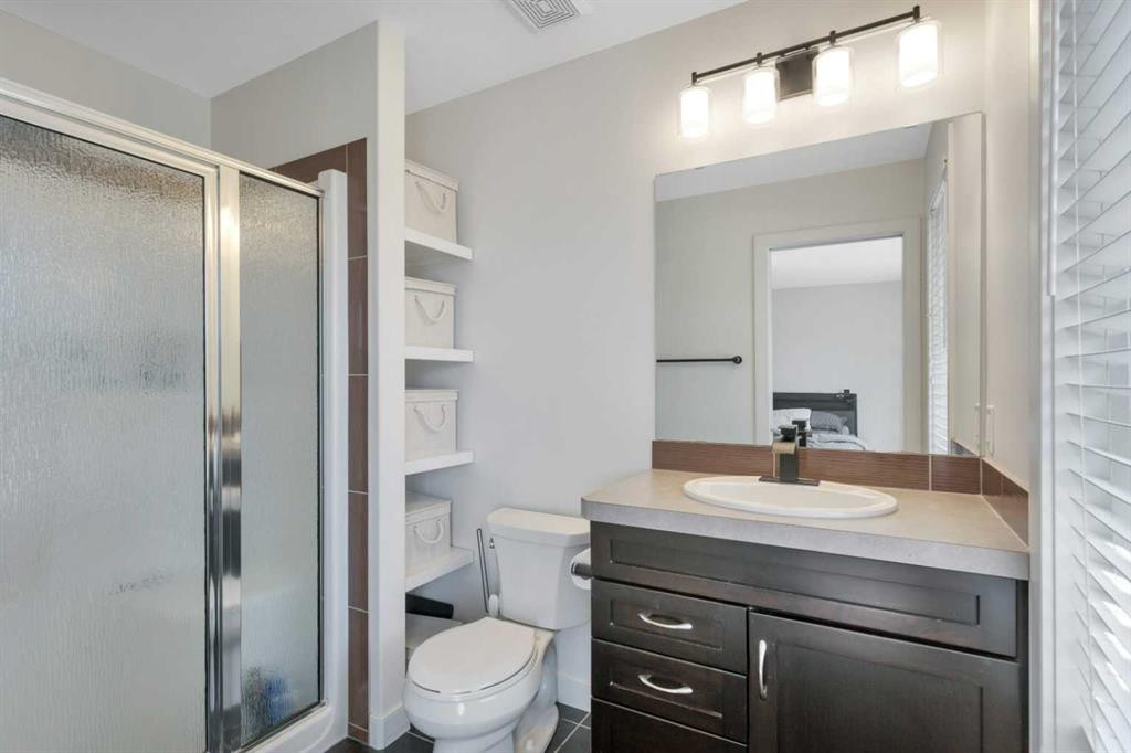 149 Bowman Circle, Sylvan Lake, AB - Indoor Photo Showing Bathroom