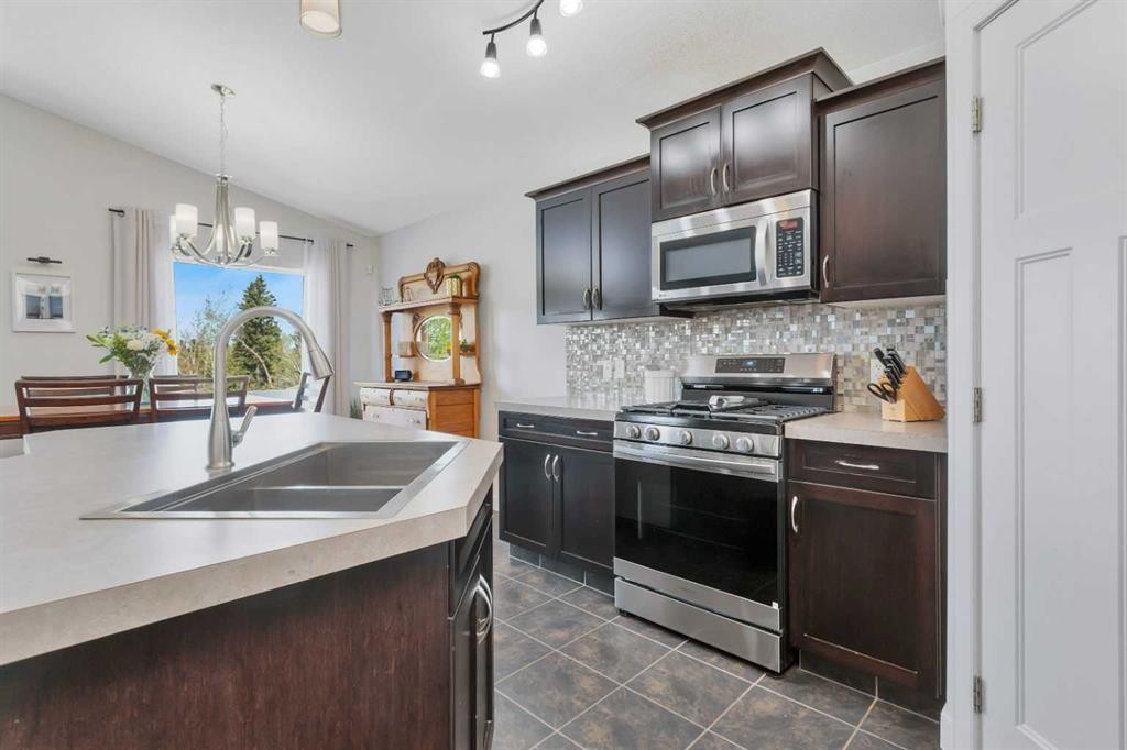 149 Bowman Circle, Sylvan Lake, AB - Indoor Photo Showing Kitchen With Double Sink