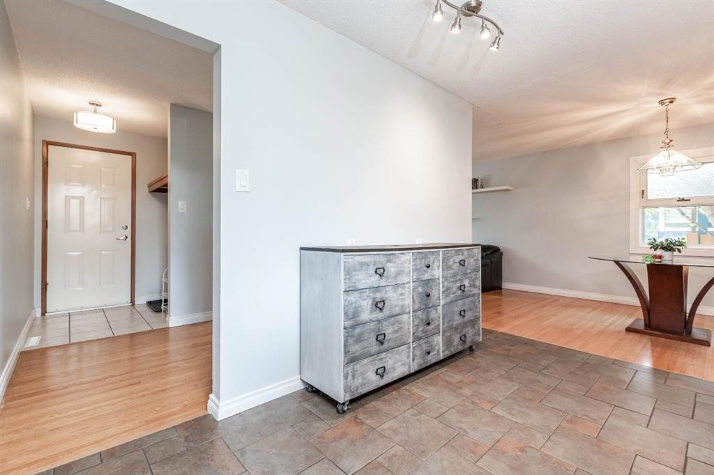10812 52 Avenue Nw, Edmonton, AB - Indoor Photo Showing Other Room