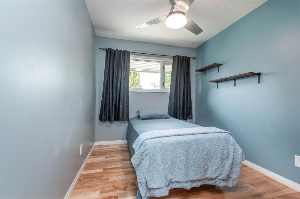 10812 52 Avenue Nw, Edmonton, AB - Indoor Photo Showing Bedroom