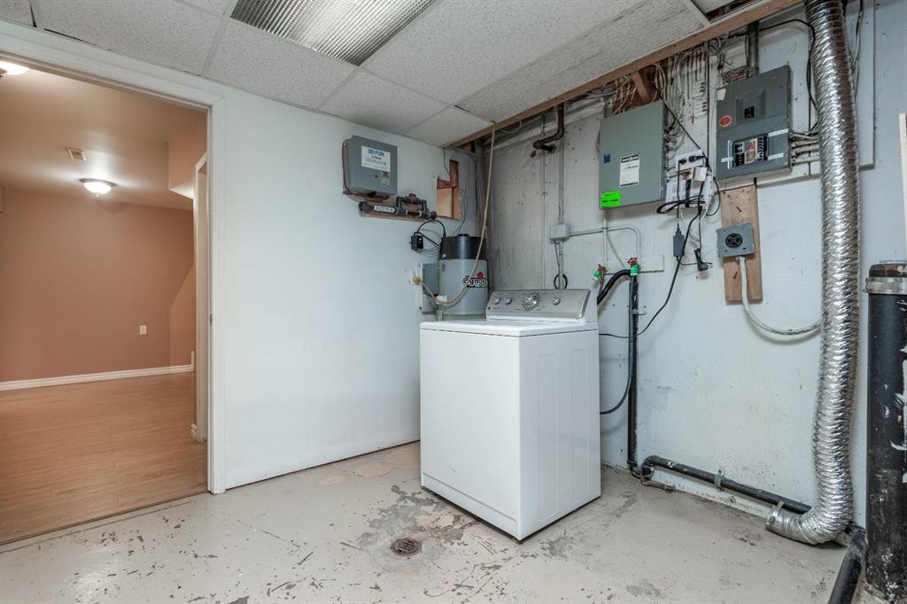 10812 52 Avenue Nw, Edmonton, AB - Indoor Photo Showing Laundry Room