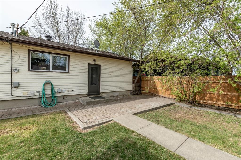 10812 52 Avenue Nw, Edmonton, AB - Outdoor