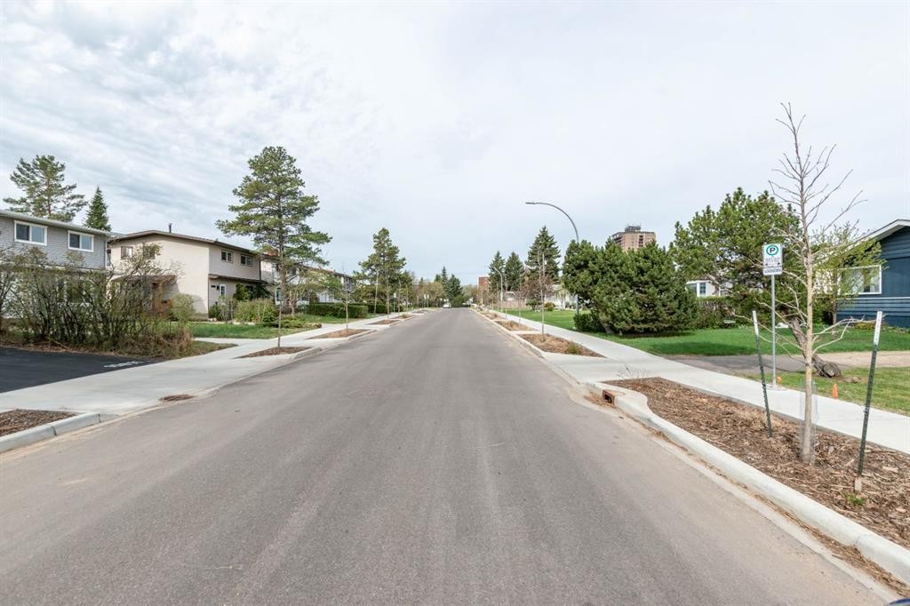 10812 52 Avenue Nw, Edmonton, AB - Outdoor