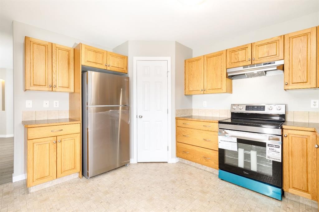 191 Timberstone Way, Red Deer, AB - Indoor Photo Showing Kitchen