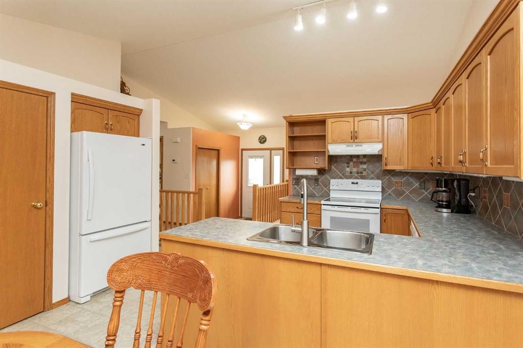 4908 55 Street, Alix, AB - Indoor Photo Showing Kitchen