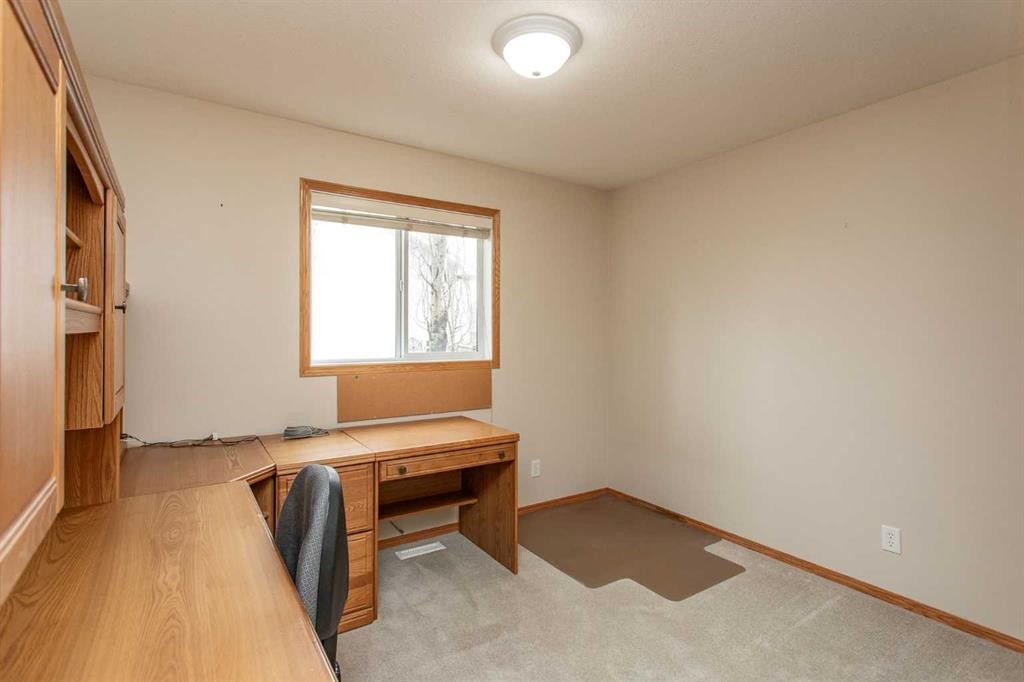 4908 55 Street, Alix, AB - Indoor Photo Showing Other Room