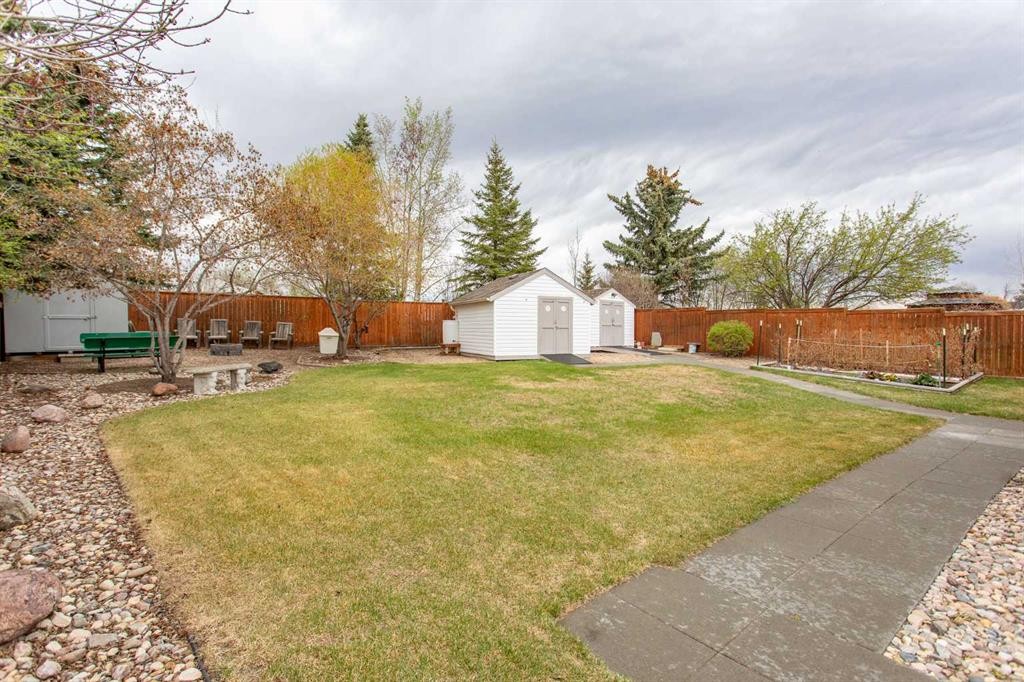 4908 55 Street, Alix, AB - Outdoor