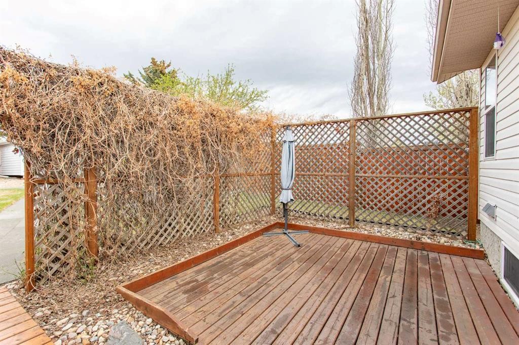 4908 55 Street, Alix, AB - Outdoor With Deck Patio Veranda
