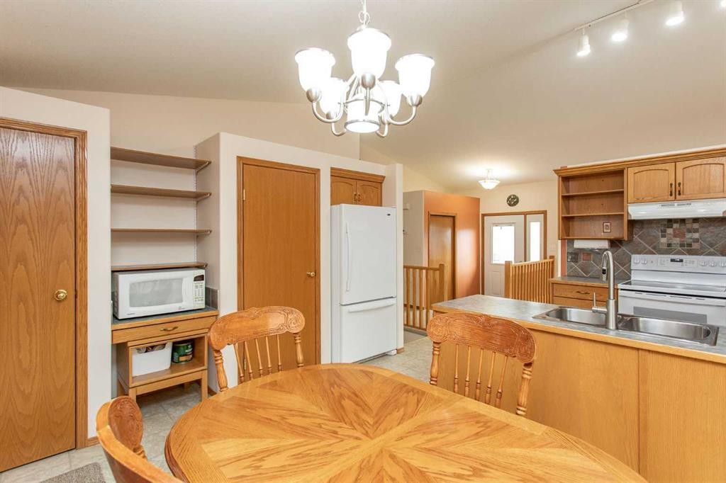 4908 55 Street, Alix, AB - Indoor