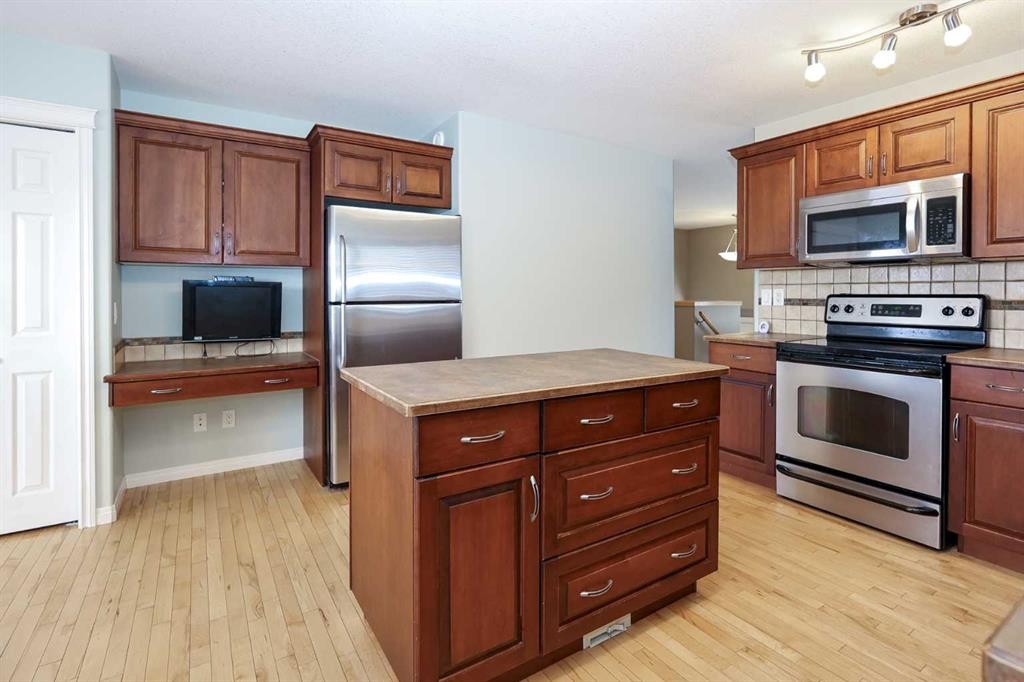 26 Jenner Crescent, Red Deer, AB - Indoor Photo Showing Kitchen