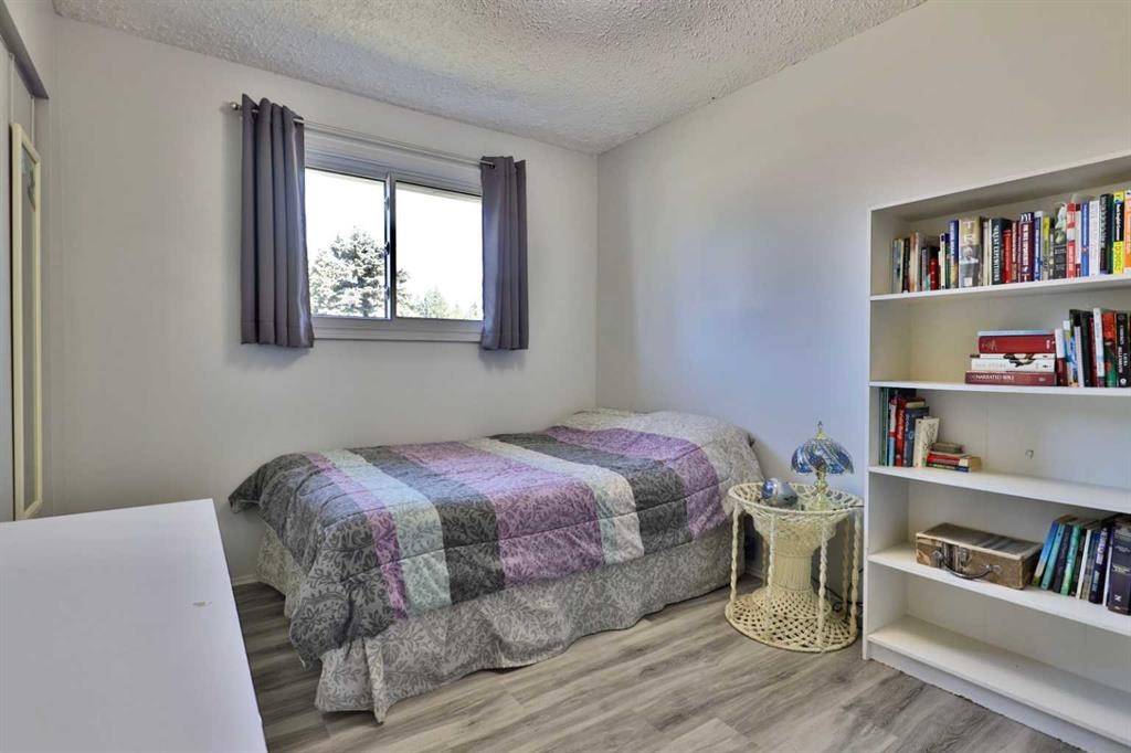 3305 Erickson Drive, Camrose, AB - Indoor Photo Showing Bedroom
