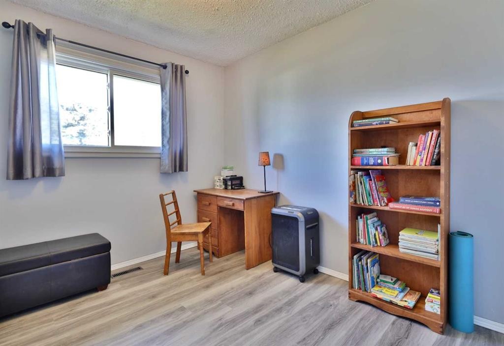 3305 Erickson Drive, Camrose, AB - Indoor