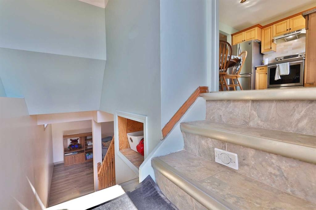 3305 Erickson Drive, Camrose, AB - Indoor Photo Showing Kitchen