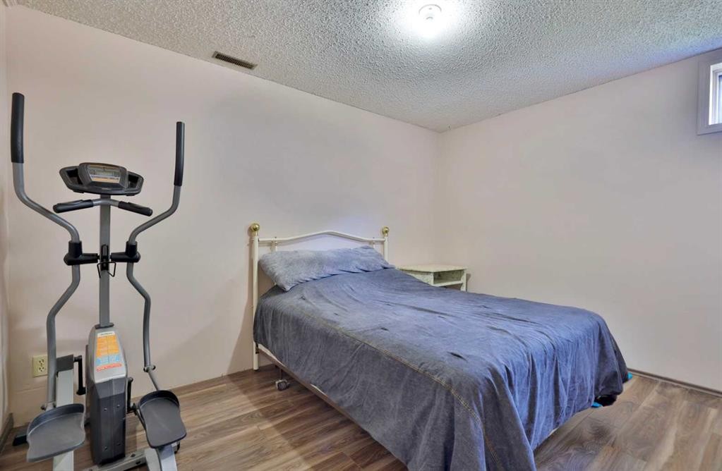 3305 Erickson Drive, Camrose, AB - Indoor Photo Showing Bedroom