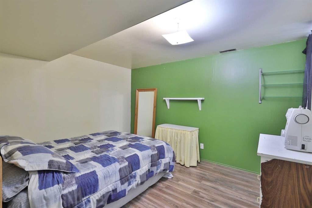 3305 Erickson Drive, Camrose, AB - Indoor Photo Showing Bedroom