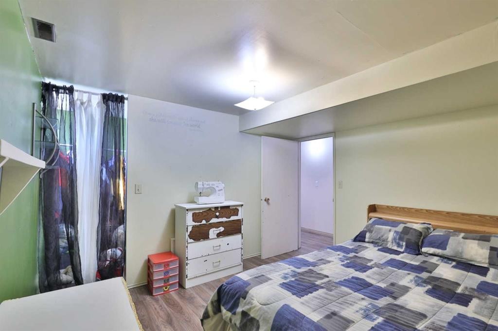 3305 Erickson Drive, Camrose, AB - Indoor Photo Showing Bedroom