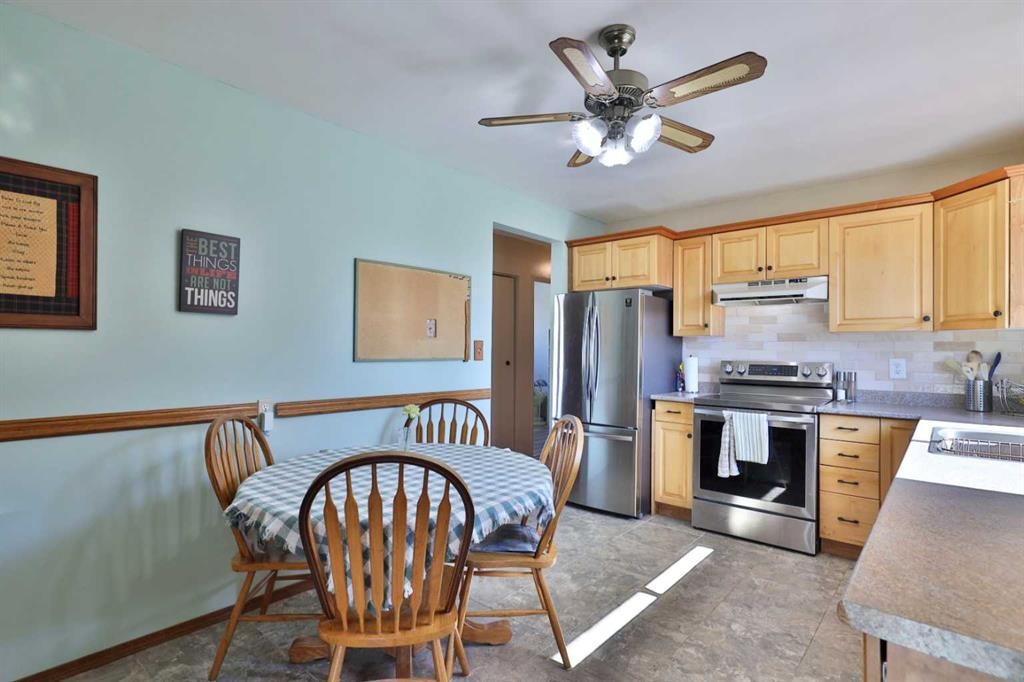3305 Erickson Drive, Camrose, AB - Indoor