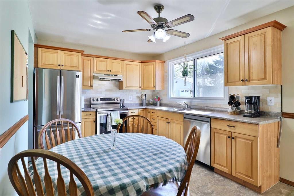 3305 Erickson Drive, Camrose, AB - Indoor