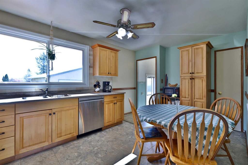 3305 Erickson Drive, Camrose, AB - Indoor