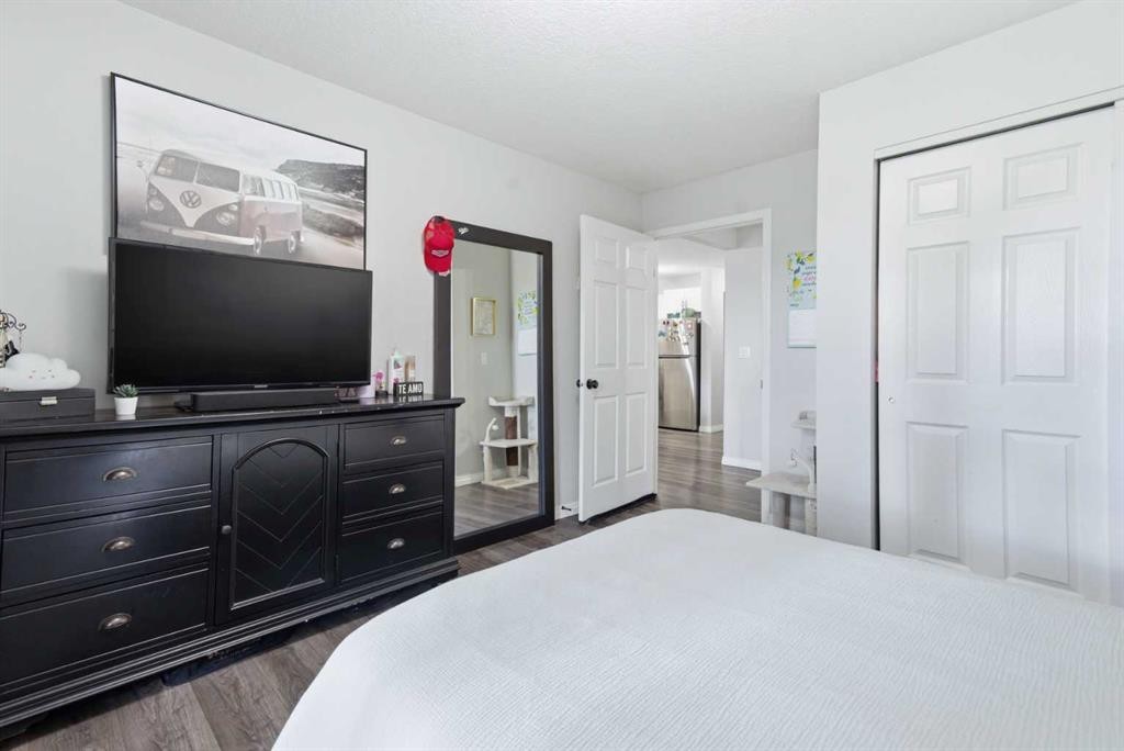 223A-80 Kelloway Crescent, Red Deer, AB - Indoor Photo Showing Bedroom