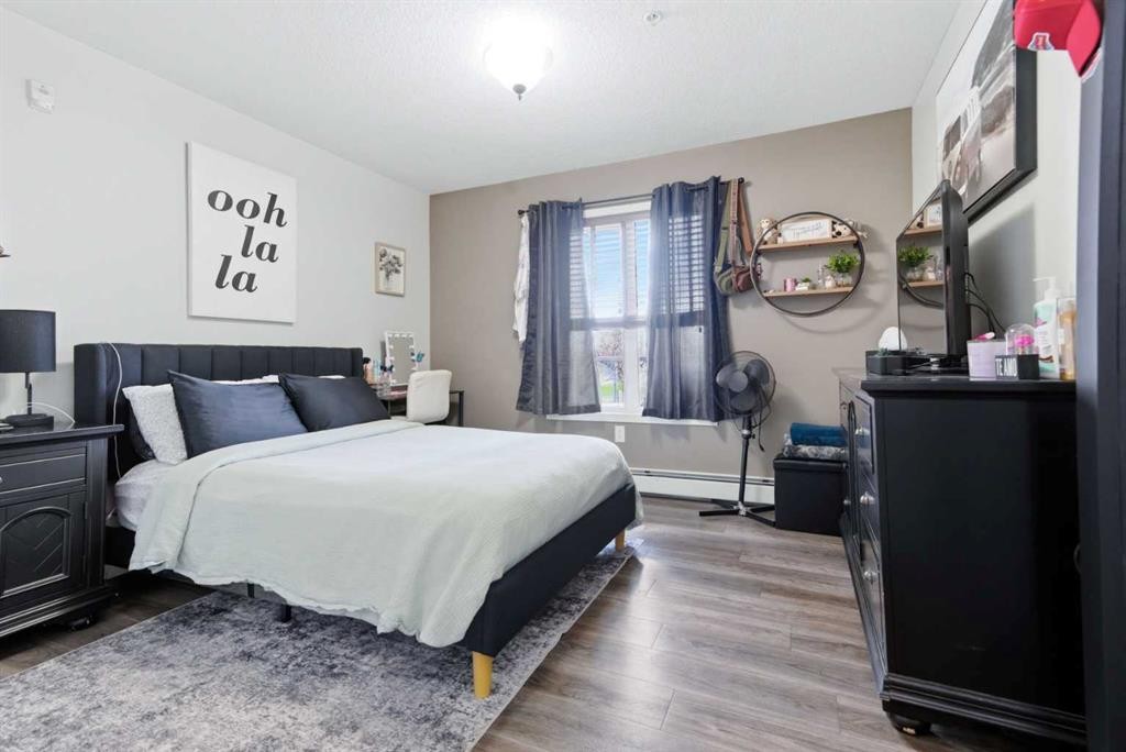 223A-80 Kelloway Crescent, Red Deer, AB - Indoor Photo Showing Bedroom
