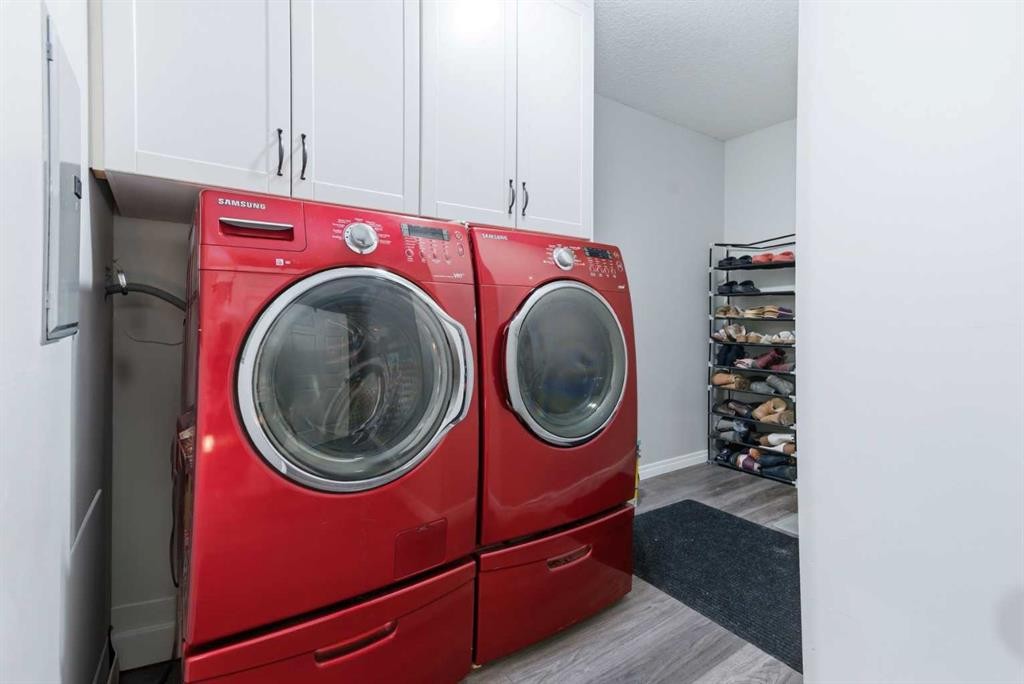 223A-80 Kelloway Crescent, Red Deer, AB - Indoor Photo Showing Laundry Room