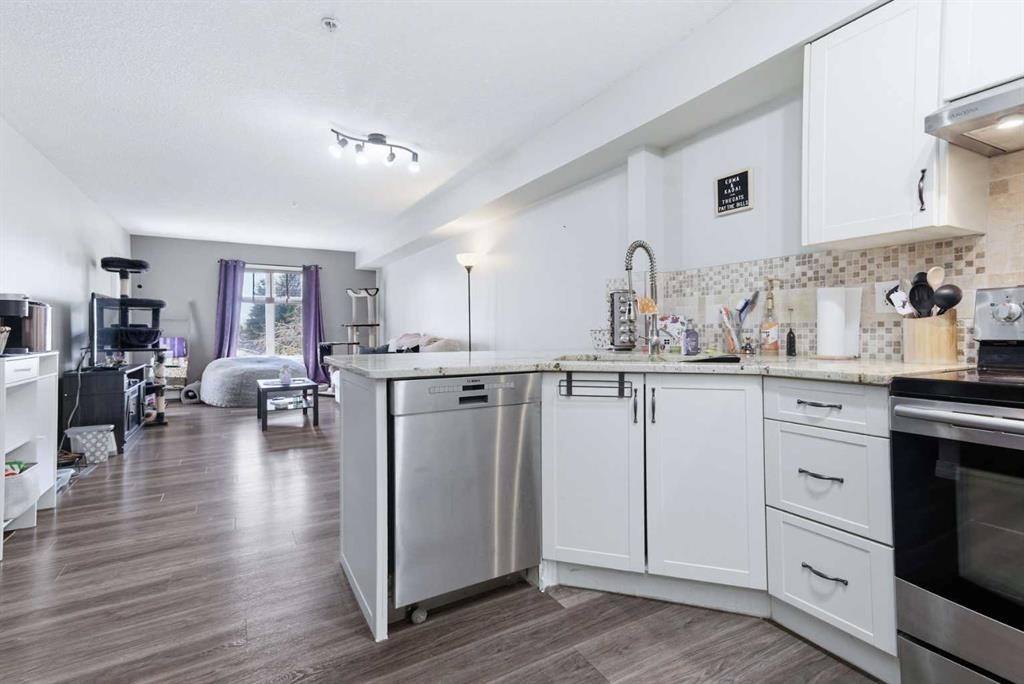 223A-80 Kelloway Crescent, Red Deer, AB - Indoor Photo Showing Kitchen With Upgraded Kitchen