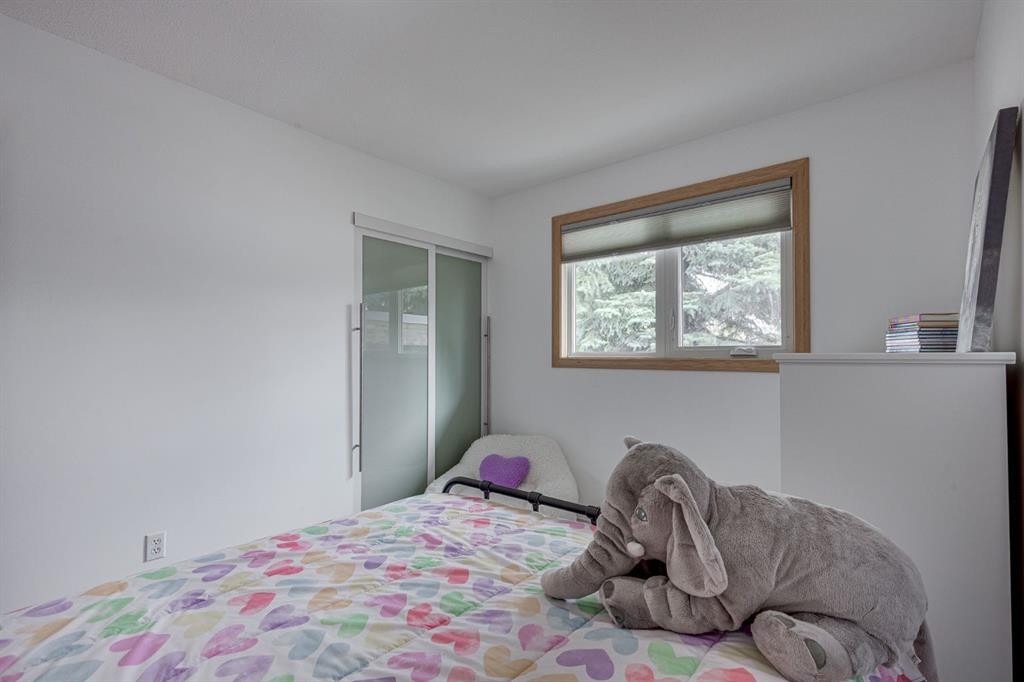 8 Nielsen Close, Red Deer, AB - Indoor Photo Showing Bedroom