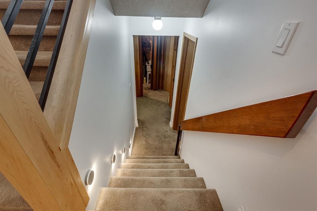 8 Nielsen Close, Red Deer, AB - Indoor Photo Showing Other Room