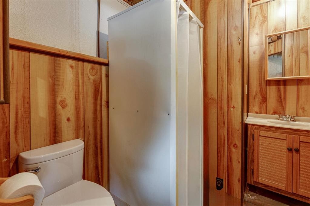8 Nielsen Close, Red Deer, AB - Indoor Photo Showing Bathroom