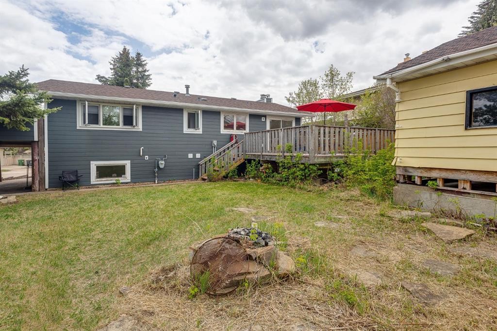 8 Nielsen Close, Red Deer, AB - Outdoor