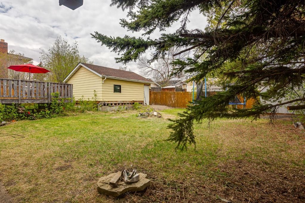 8 Nielsen Close, Red Deer, AB - Outdoor