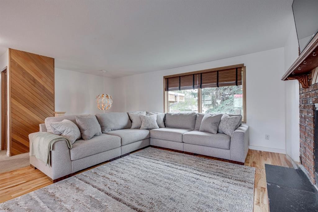 8 Nielsen Close, Red Deer, AB - Indoor Photo Showing Living Room With Fireplace