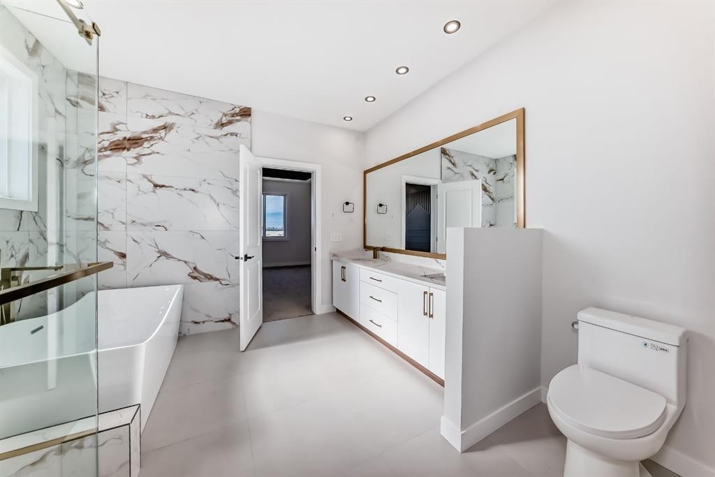 19 Everson Close, Red Deer, AB - Indoor Photo Showing Bathroom