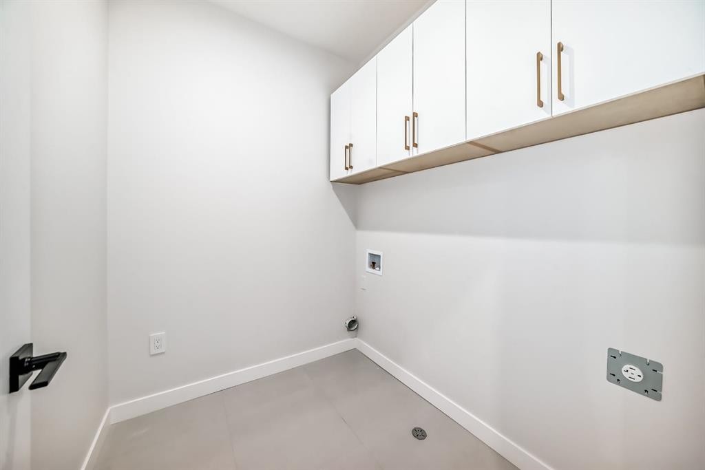 19 Everson Close, Red Deer, AB - Indoor Photo Showing Other Room