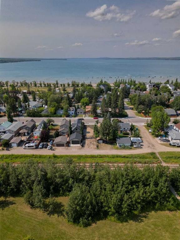 3907 50 Avenue, Sylvan Lake, AB