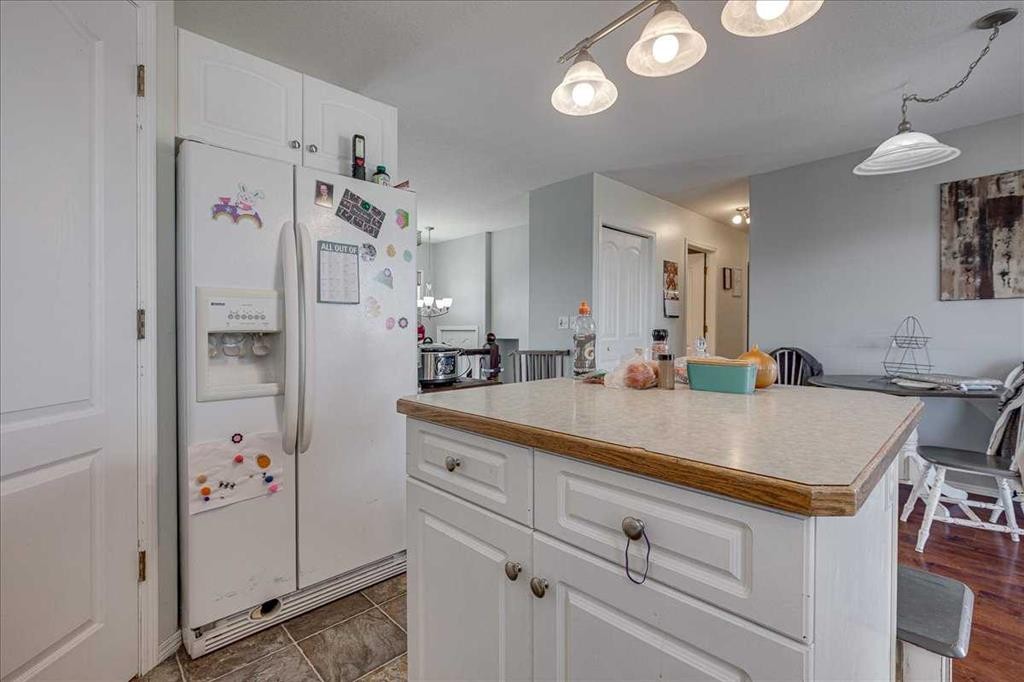 4 Harrison Road, Sylvan Lake, AB - Indoor