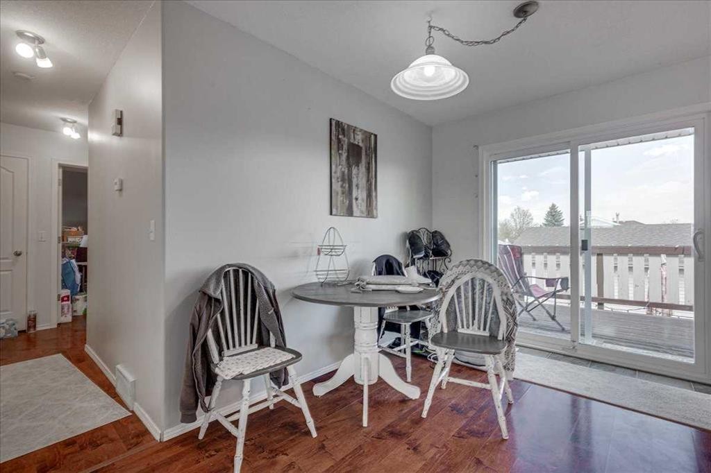 4 Harrison Road, Sylvan Lake, AB - Indoor Photo Showing Dining Room