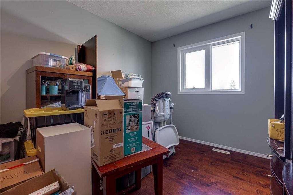 4 Harrison Road, Sylvan Lake, AB - Indoor